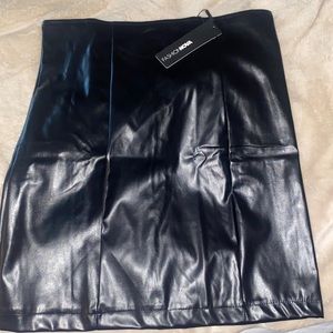New black skirt XL fashion nova